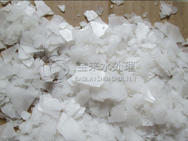 石油精煉過程中也會使用片堿